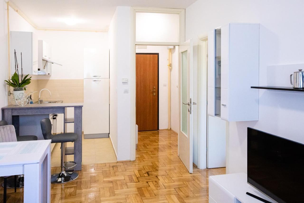 Apartmani 6M I M5 Zagabria Esterno foto